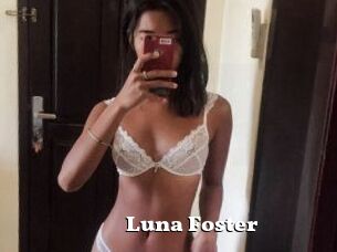 Luna_Foster