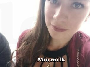 Mia_milk